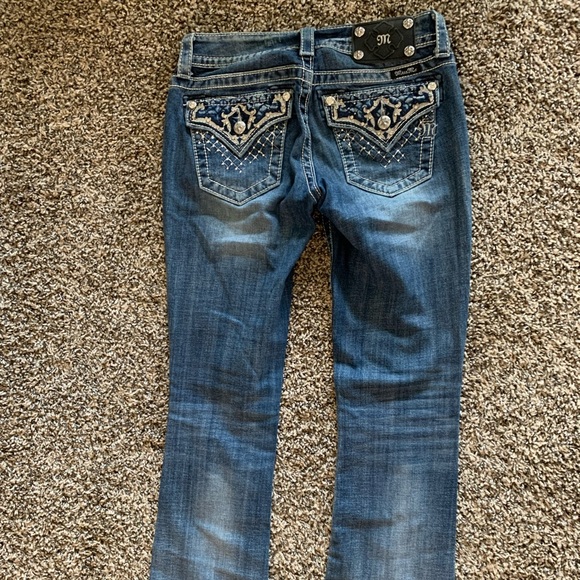 Miss Me Jeweled/Studded Jeans Size 26 - Picture 2 of 5